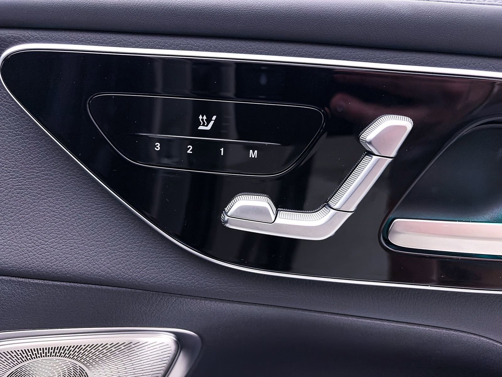 Used 2024 Mercedes-Benz GLC 300 4MATIC w/ AMG Line image 34