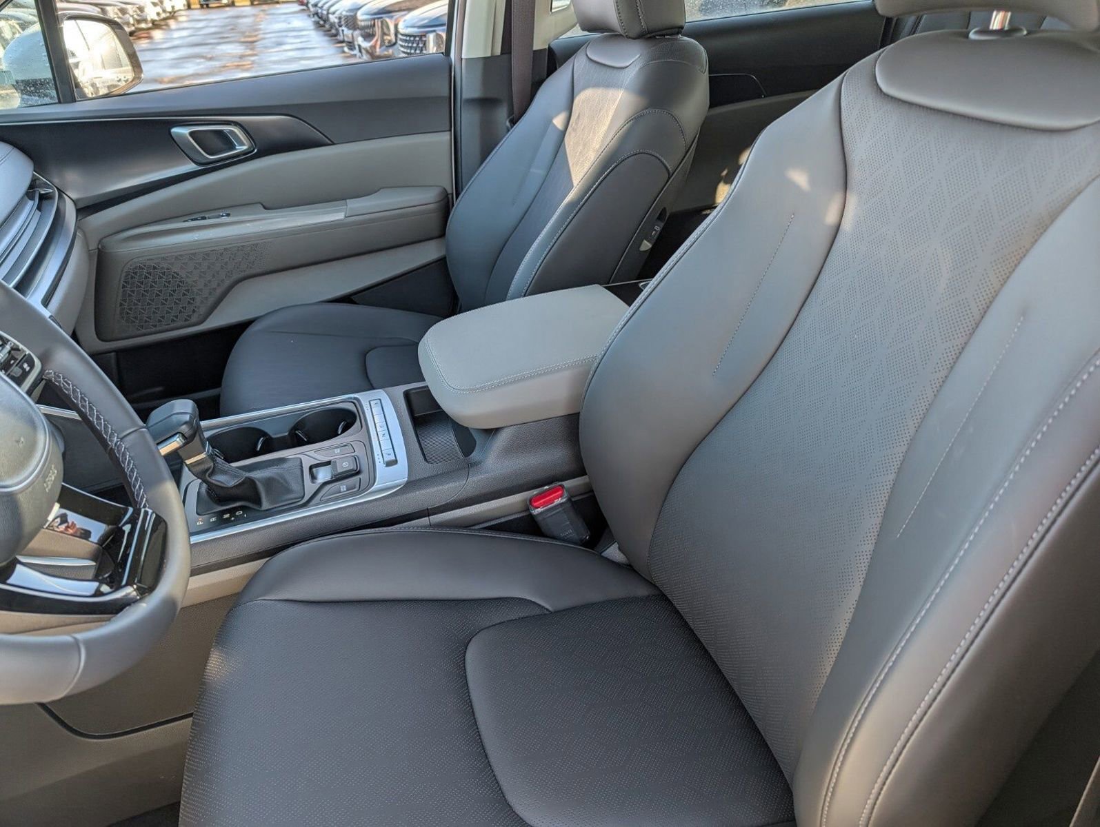 Used 2026 Kia Carnival image 16