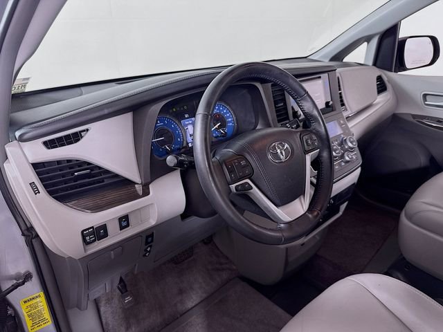 Used 2016 Toyota Sienna FWD image 7