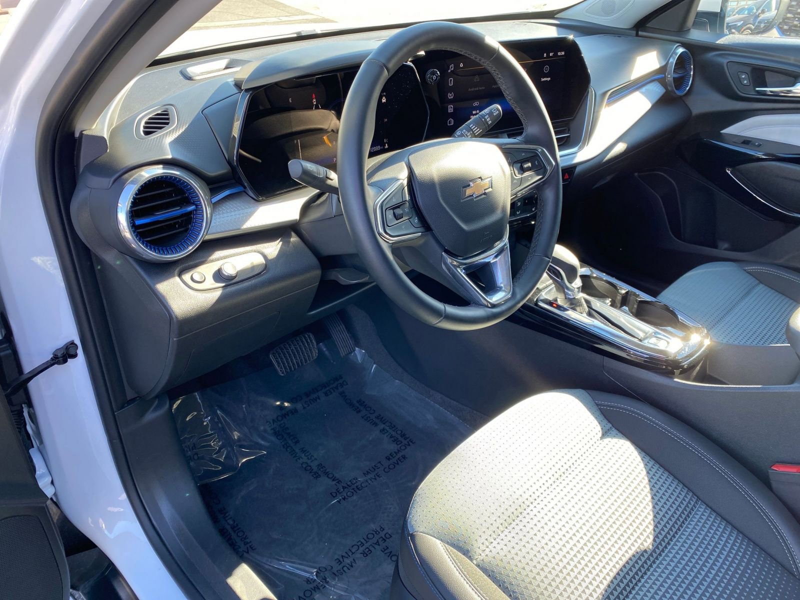 Used 2025 Chevrolet Trax LT w/ LT Convenience Package image 34