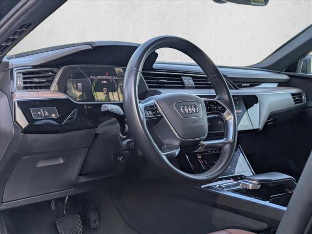 Used 2022 Audi e-tron Premium Plus w/ Premium Plus Package AWD/4WD image 3