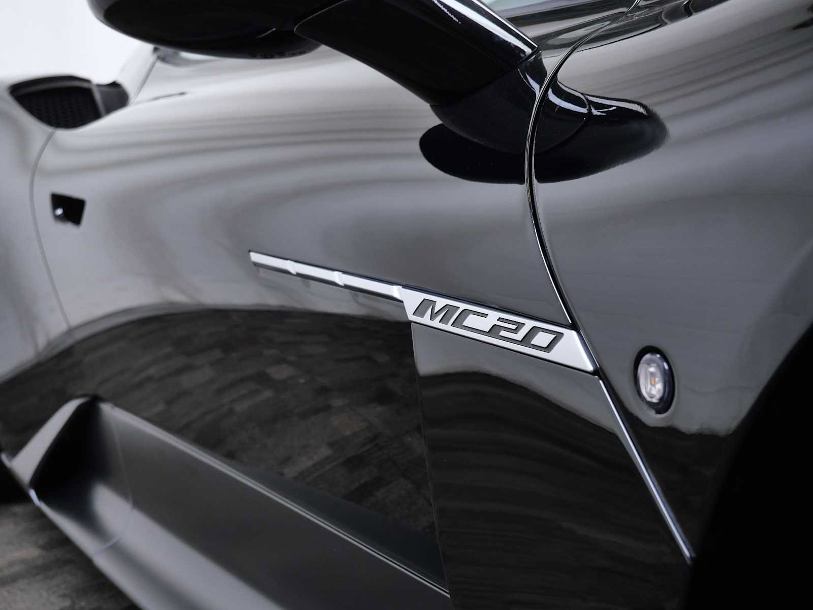 Used 2022 Maserati MC20 Coupe RWD image 13