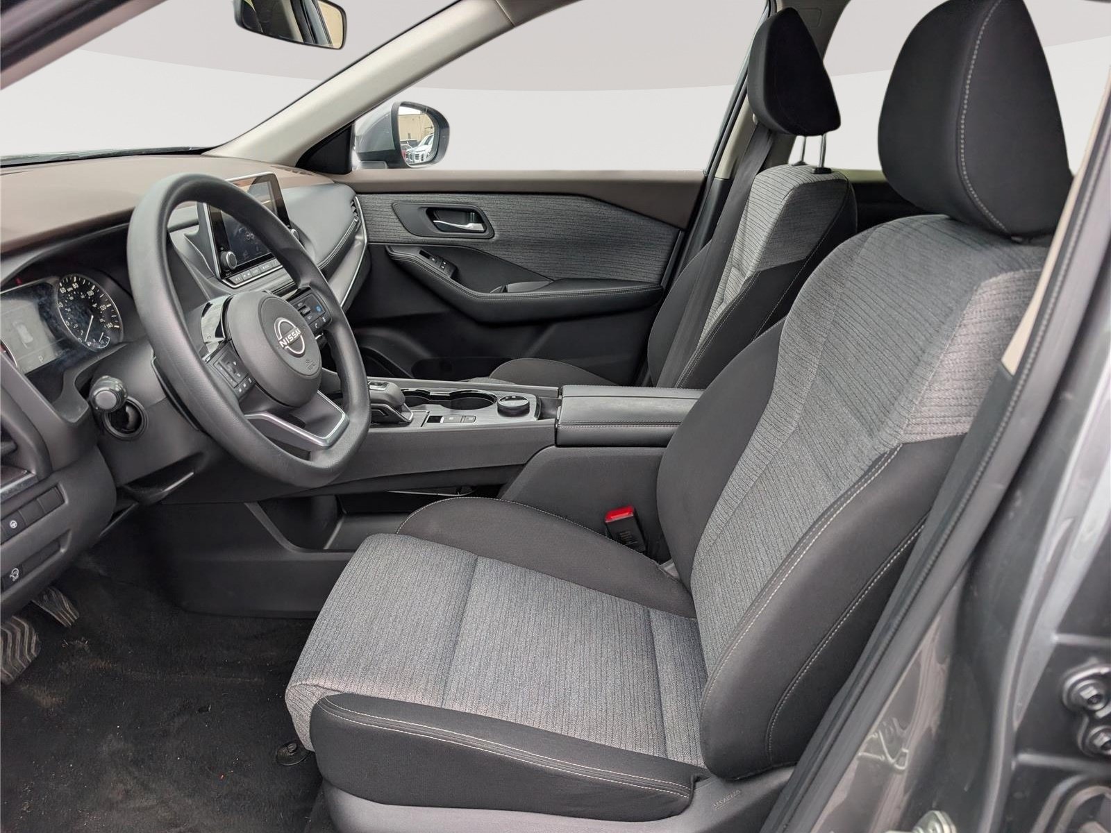 Used 2023 Nissan Rogue SV AWD/4WD image 16