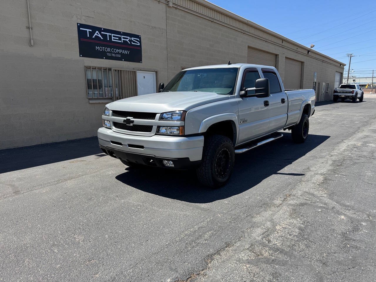 Used 2006 Chevrolet Silverado 3500 LT w/ Heavy-Duty Power Package AWD/4WD image 3