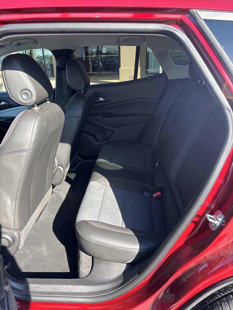 Certified 2025 Chevrolet Trax LT FWD image 9