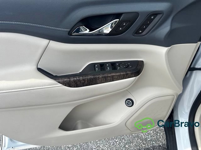 Used 2023 GMC Acadia Denali w/ Denali Technology Package FWD image 13