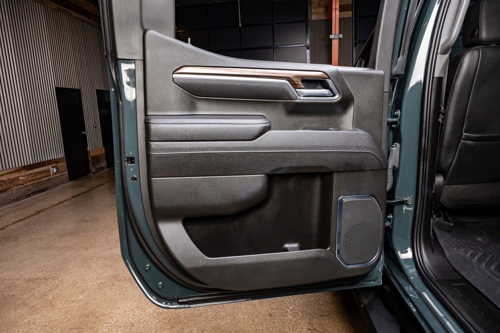 Used 2025 Chevrolet Silverado 1500 LT Trail Boss w/ Convenience Package II image 39