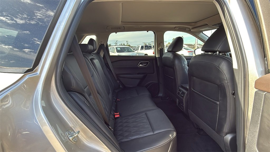 Used 2021 Nissan Rogue Platinum image 30