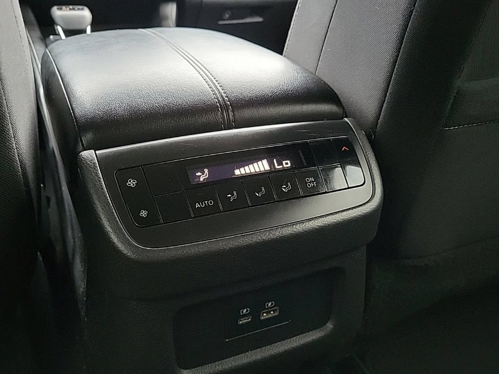 Used 2022 Nissan Pathfinder SV AWD/4WD image 19
