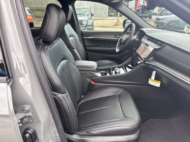 New 2027 Jeep Grand Cherokee Limited AWD/4WD image 9