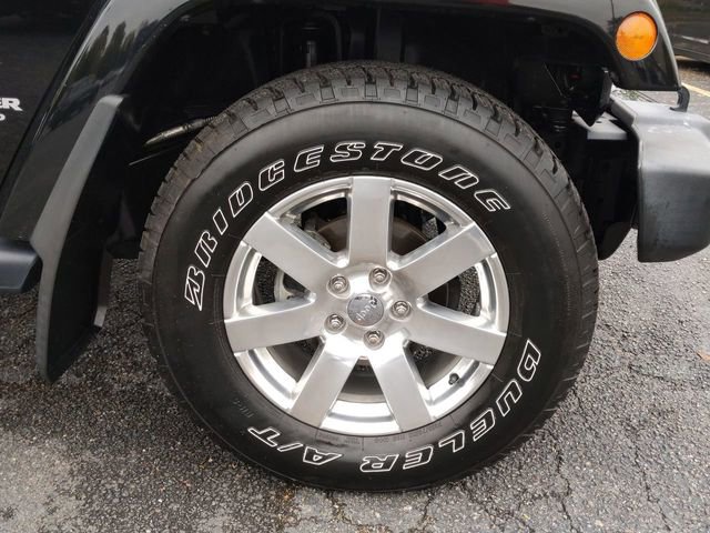 Used 2016 Jeep Wrangler Unlimited Sahara w/ Connectivity Group image 10