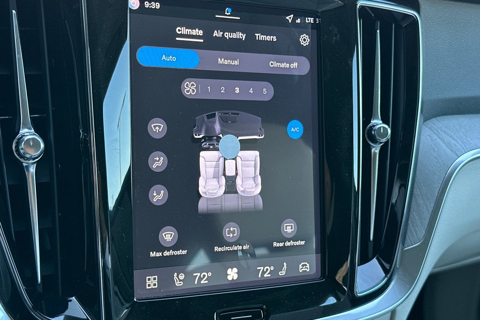 Certified 2026 Volvo V60 B5 Cross Country Plus w/ Climate Package image 24