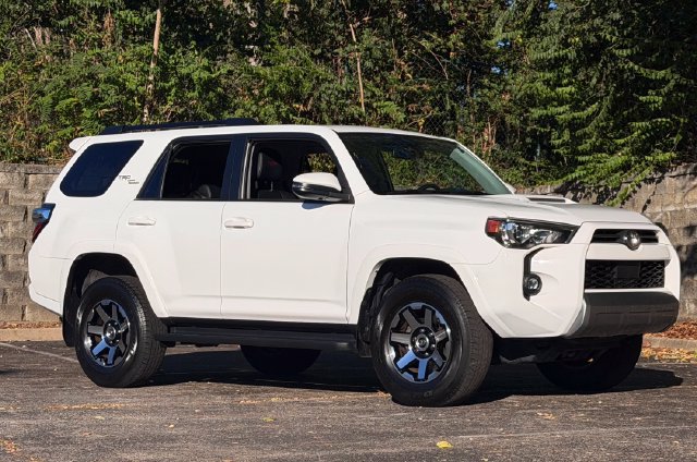 Used 2024 Toyota 4Runner TRD Off-Road Premium AWD/4WD image 2