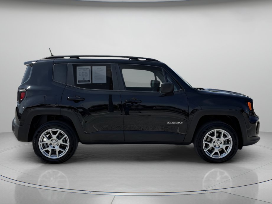 Used 2022 Jeep Renegade Latitude image 2