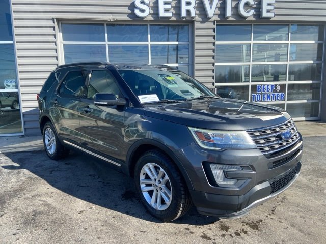 Used 2017 Ford Explorer XLT w/ Equipment Group 202A image 4