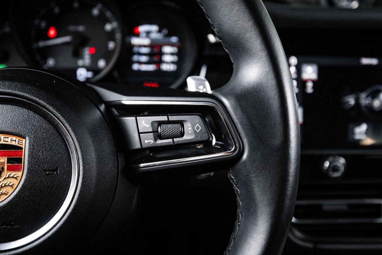 Certified 2023 Porsche Macan AWD/4WD image 16