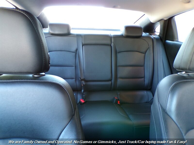 Used 2019 Chevrolet Malibu LT w/ Leather Package FWD image 22