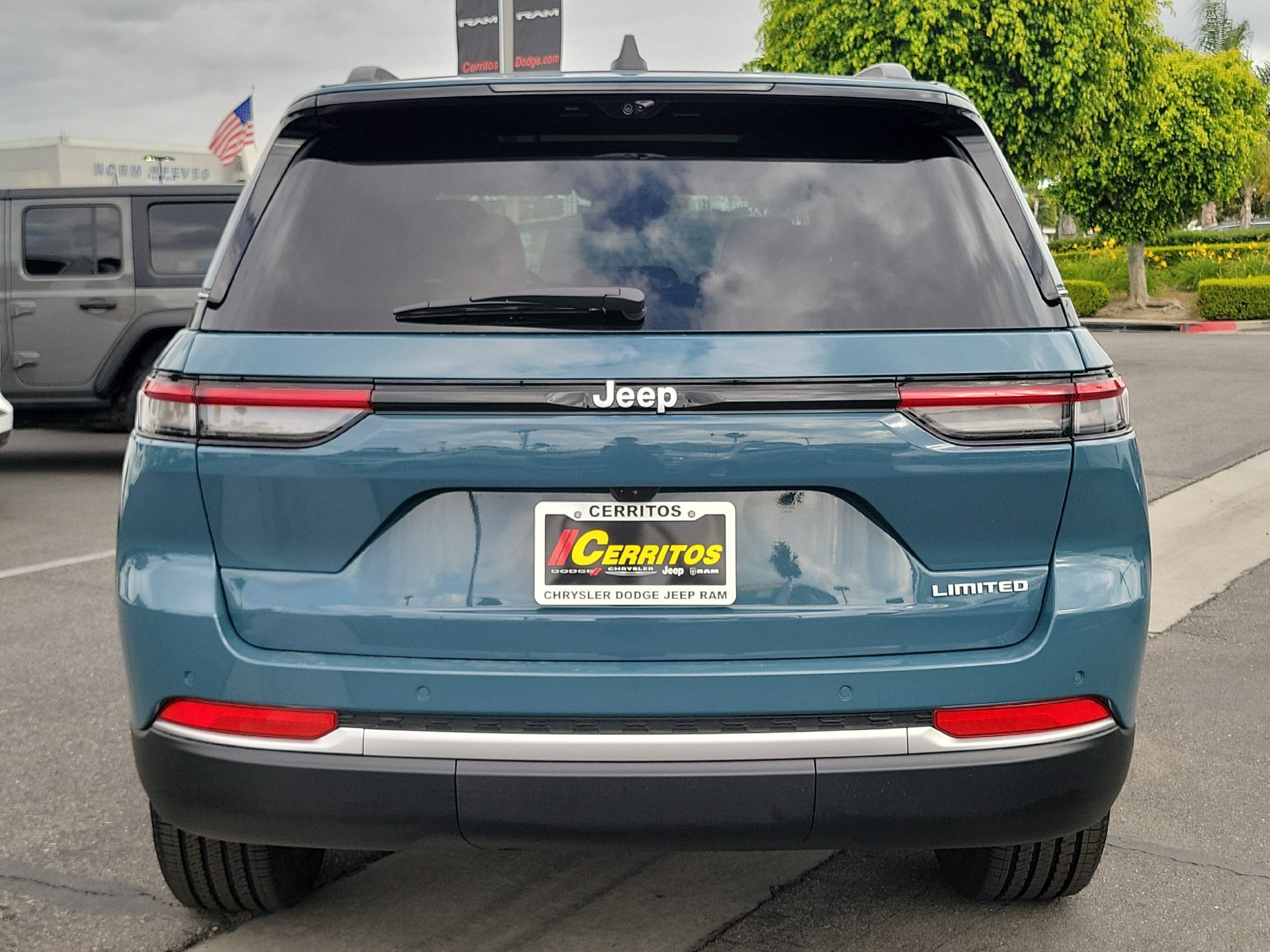 New 2026 Jeep Grand Cherokee Limited w/ Luxury Tech Group II RWD image 21