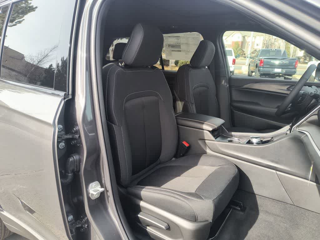 New 2026 Jeep Grand Cherokee Laredo X AWD/4WD image 24