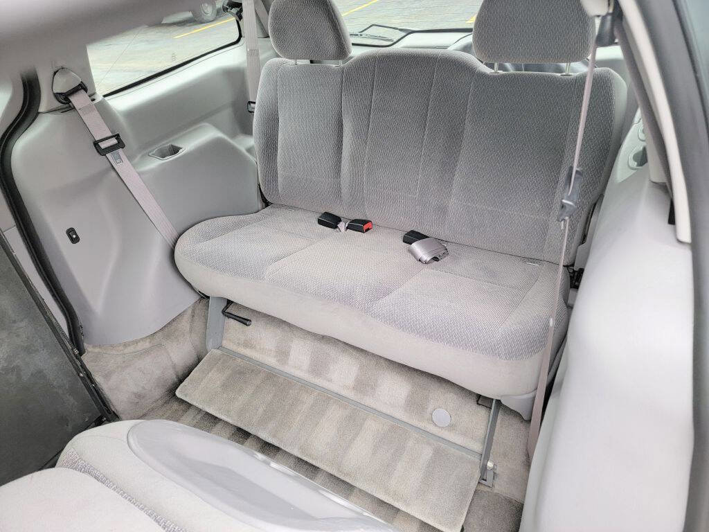 Used 2003 Ford Windstar SE image 40