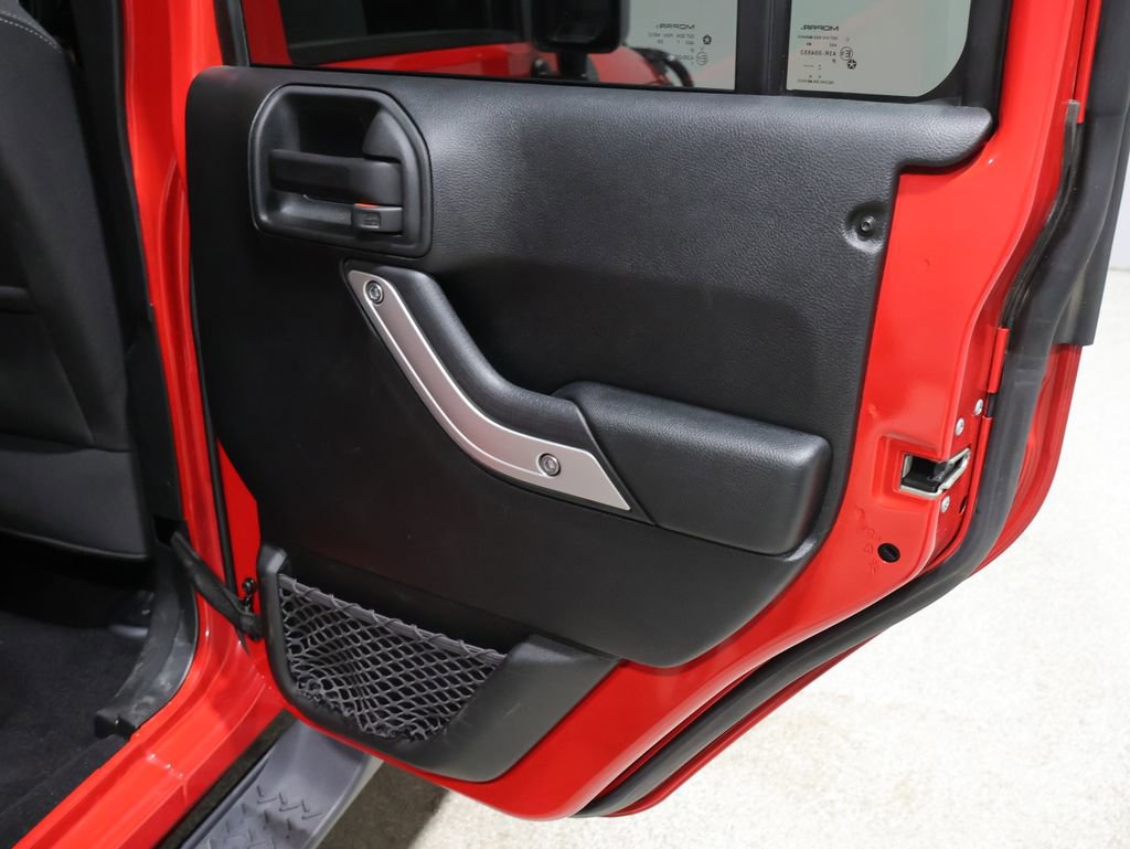 Used 2017 Jeep Wrangler Unlimited Sahara w/ Connectivity Group image 21