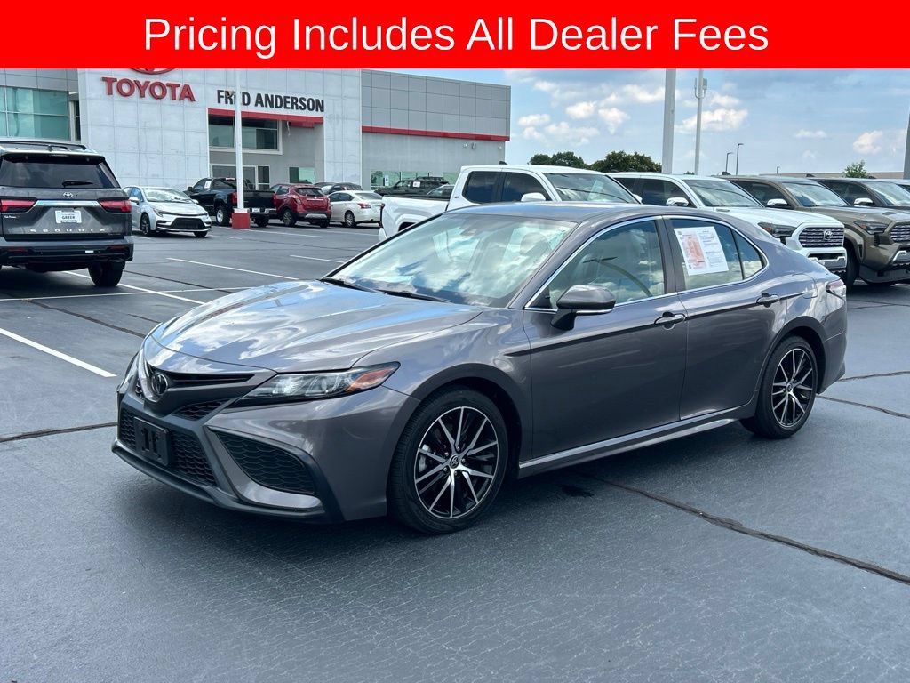 Used 2022 Toyota Camry SE FWD image 1