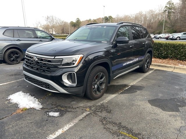 Used 2025 Volkswagen Atlas Peak Edition SE image 10