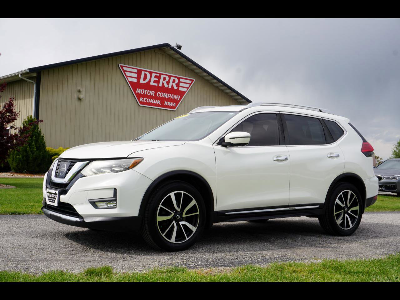 Used 2017 Nissan Rogue SL w/ SL Premium Package AWD/4WD image 1