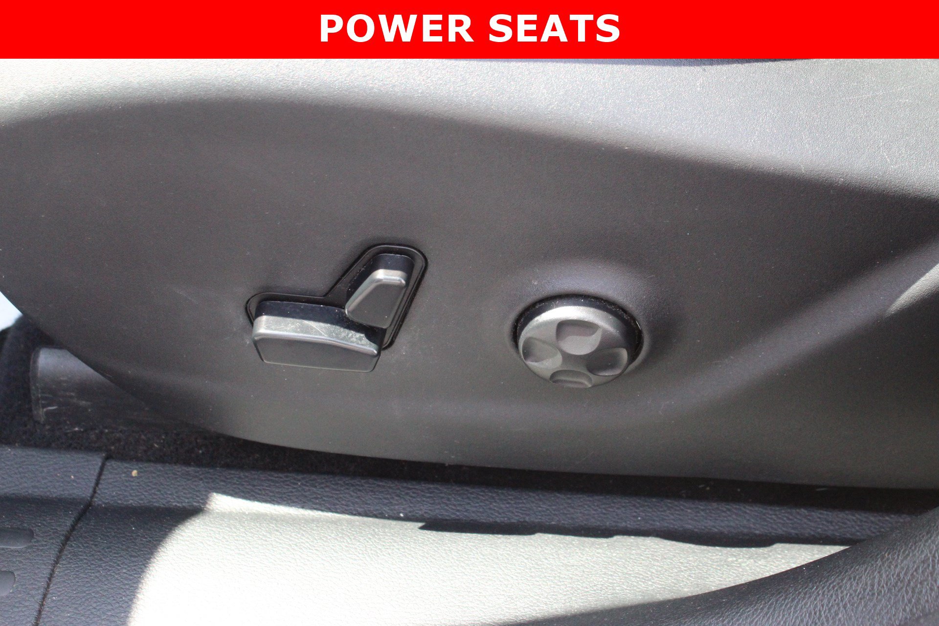 Used 2020 Jeep Cherokee Latitude Plus FWD image 12