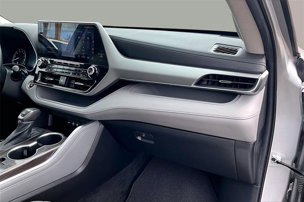 Used 2021 Toyota Highlander Platinum image 17
