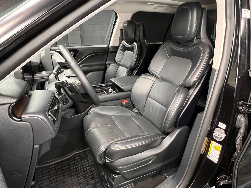 Used 2025 Lincoln Aviator Reserve w/ Equipment Group 201A AWD/4WD image 3