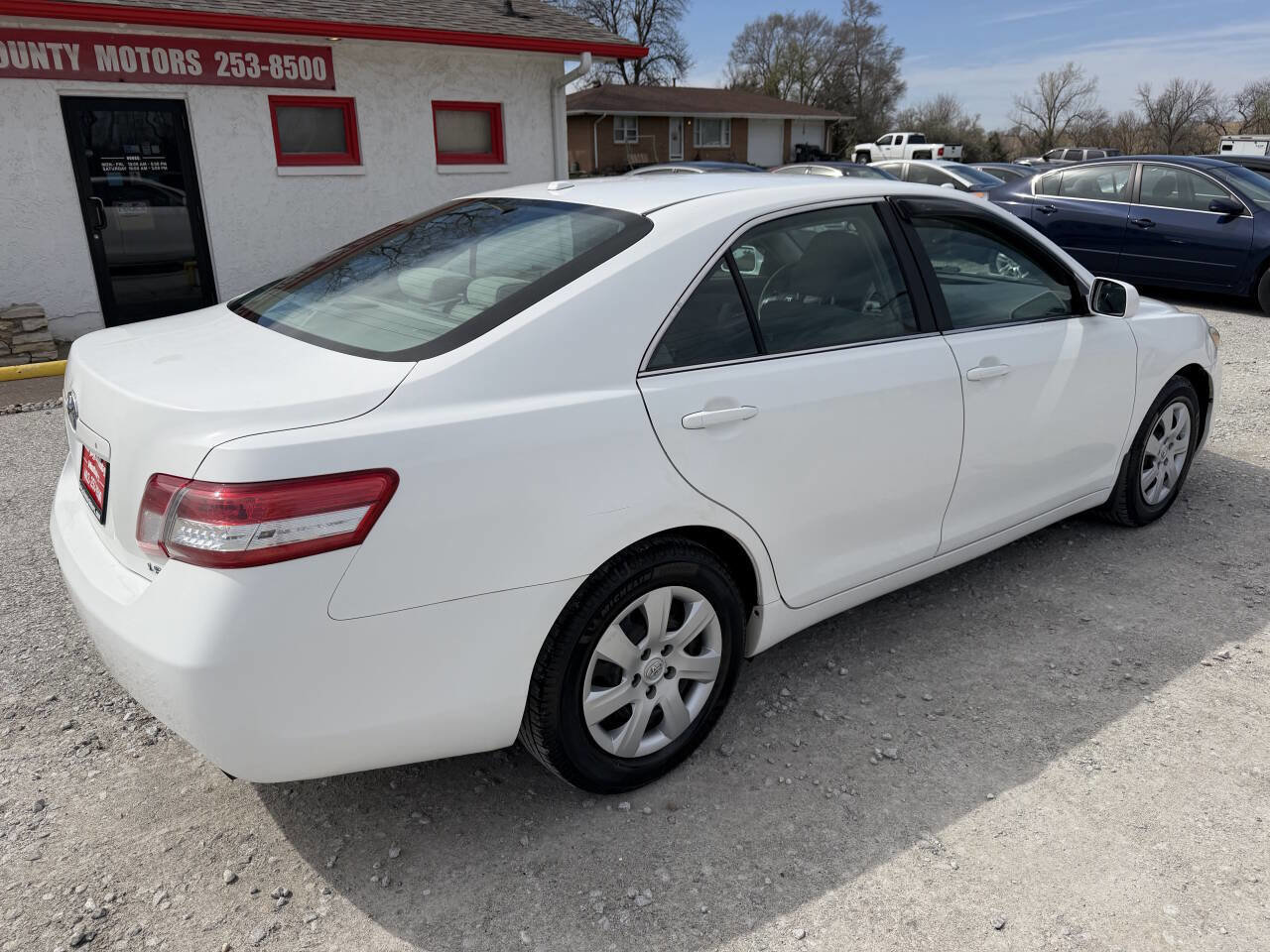 Used 2010 Toyota Camry LE image 3
