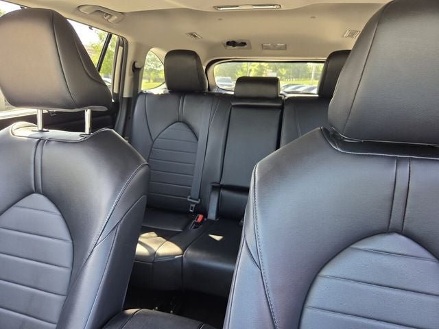 Used 2023 Toyota Highlander XLE FWD image 37