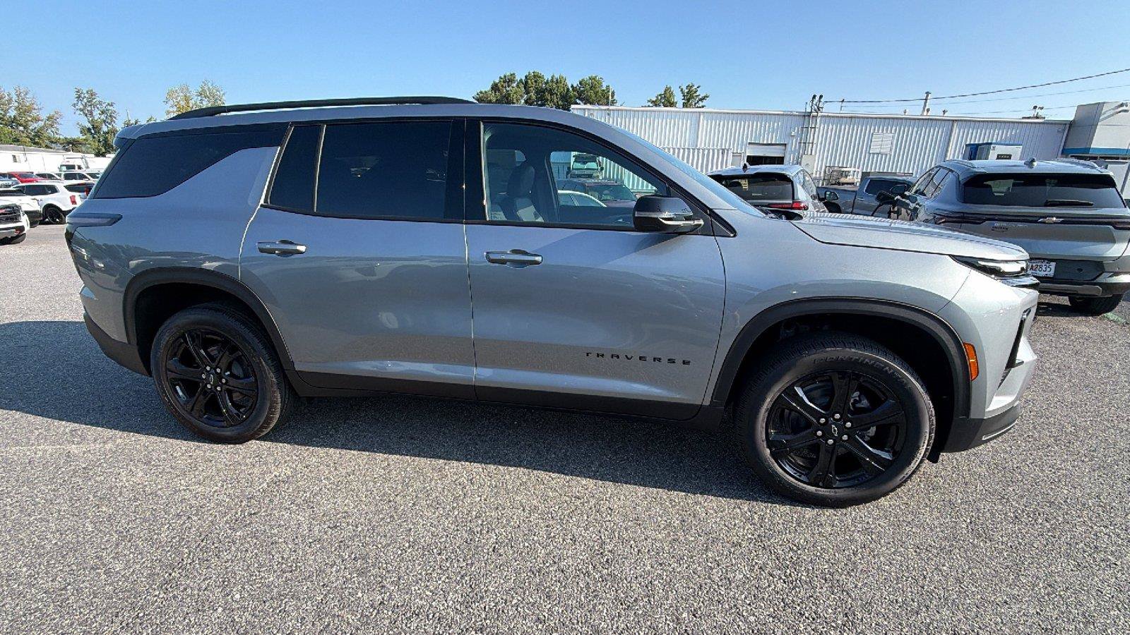 New 2027 Chevrolet Traverse LT w/ Midnight/Sport Edition FWD image 7