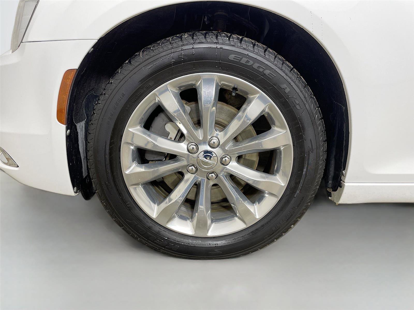 Used 2018 Chrysler 300 Touring image 30