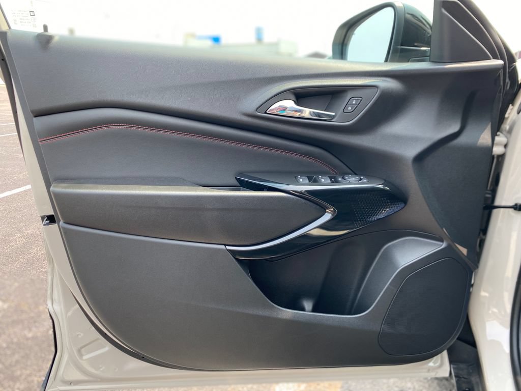New 2026 Chevrolet Trax RS w/ Sunroof Package FWD image 19