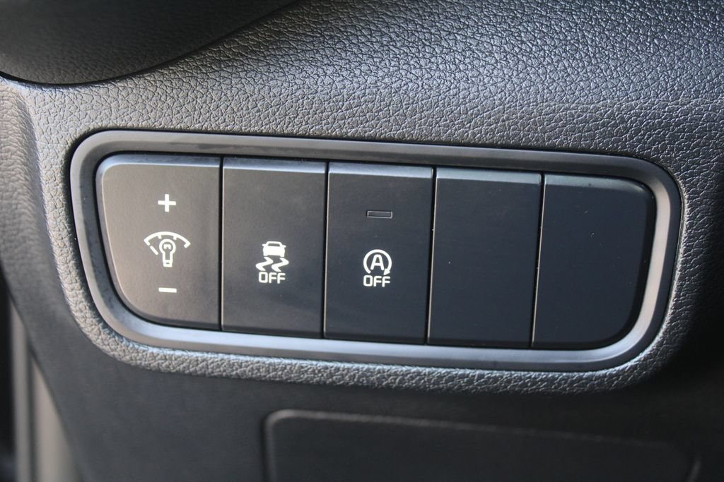 Certified 2025 Kia Soul LX w/ LX Technology Package FWD image 23