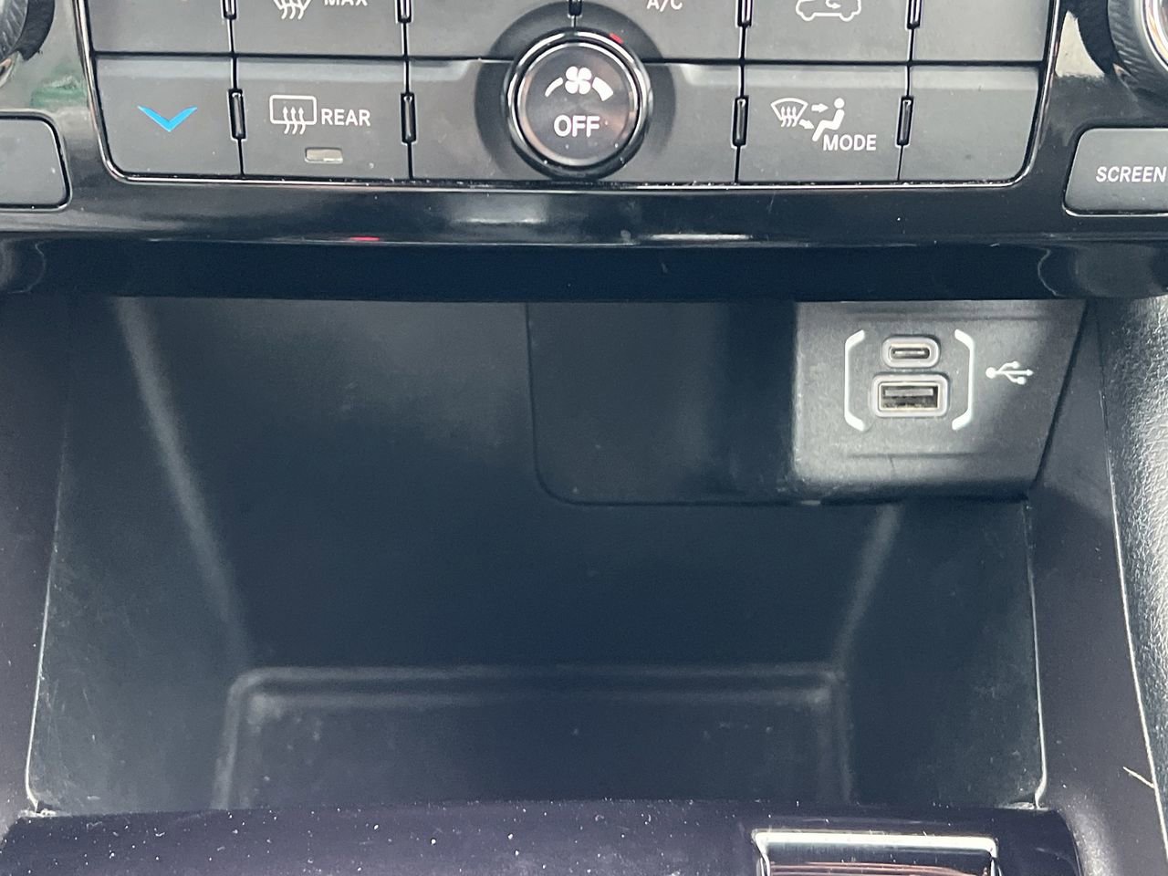 Used 2024 Jeep Compass Latitude image 7