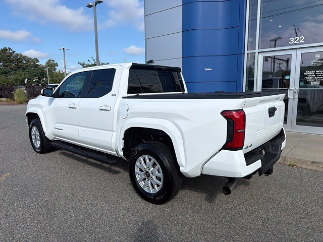 Used 2025 Toyota Tacoma SR5 AWD/4WD image 5