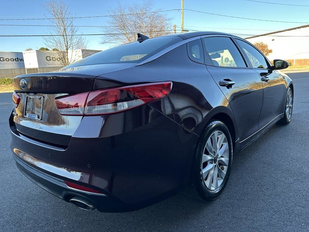 Used 2018 Kia Optima LX w/ 17" Alloy Wheels Package FWD image 5