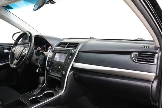 Used 2016 Toyota Camry SE w/ Moonroof Package FWD image 14