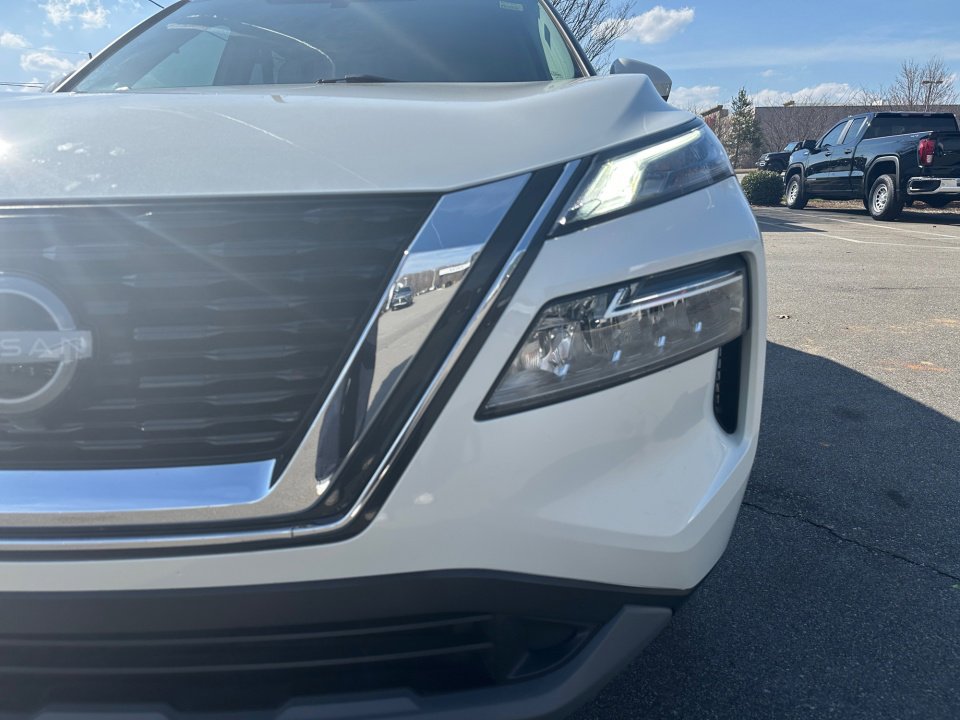 Used 2023 Nissan Rogue SV image 30