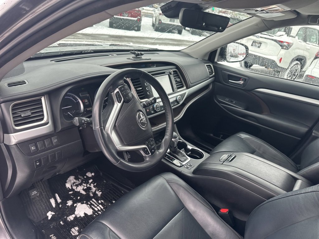Used 2018 Toyota Highlander XLE image 14