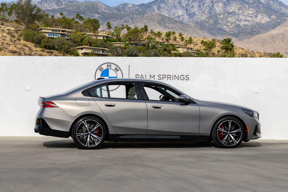 New 2026 BMW 550e xDrive w/ Premium Package AWD/4WD image 6