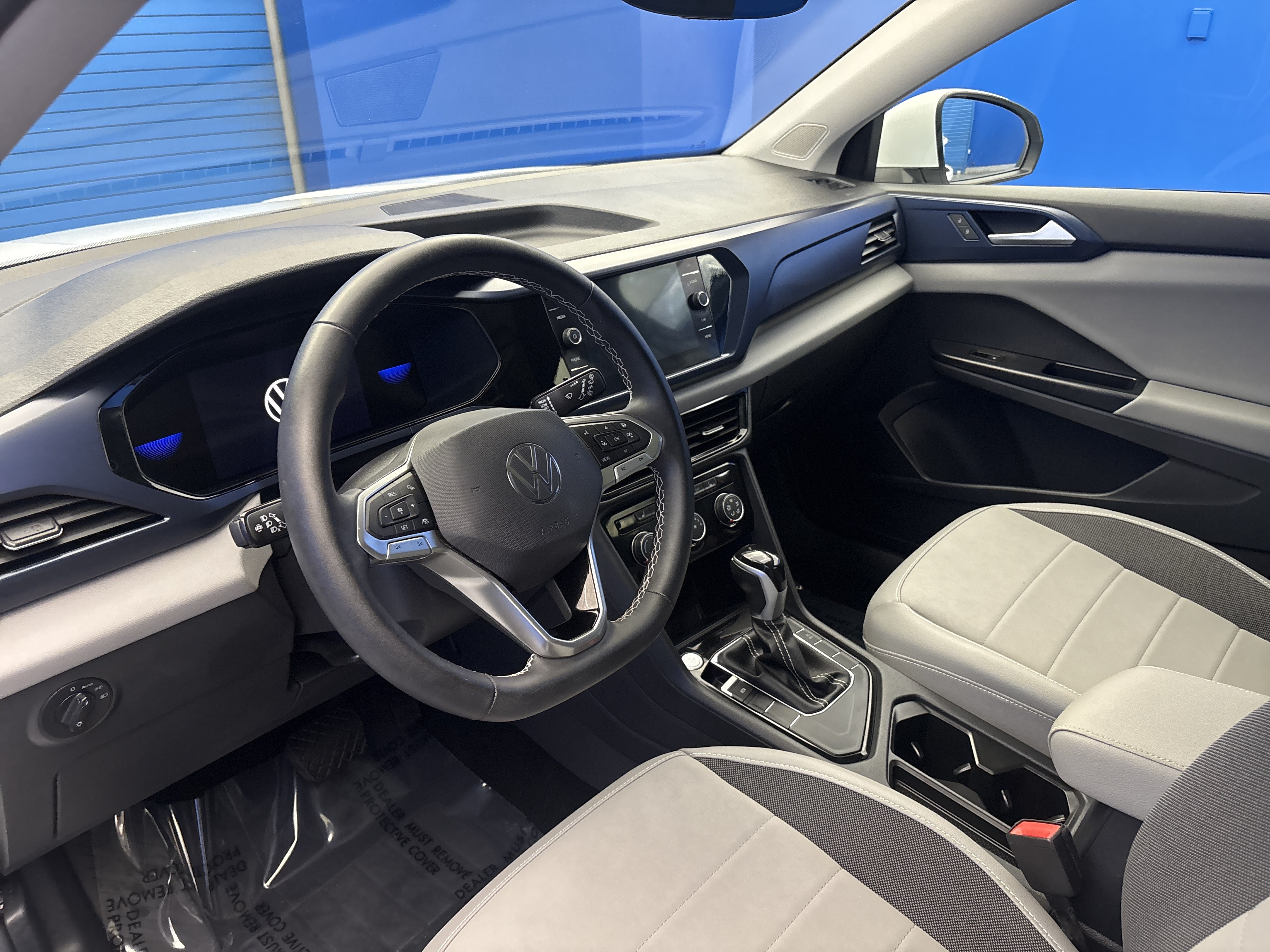 Certified 2023 Volkswagen Taos SE w/ Panoramic Sunroof Package FWD image 11