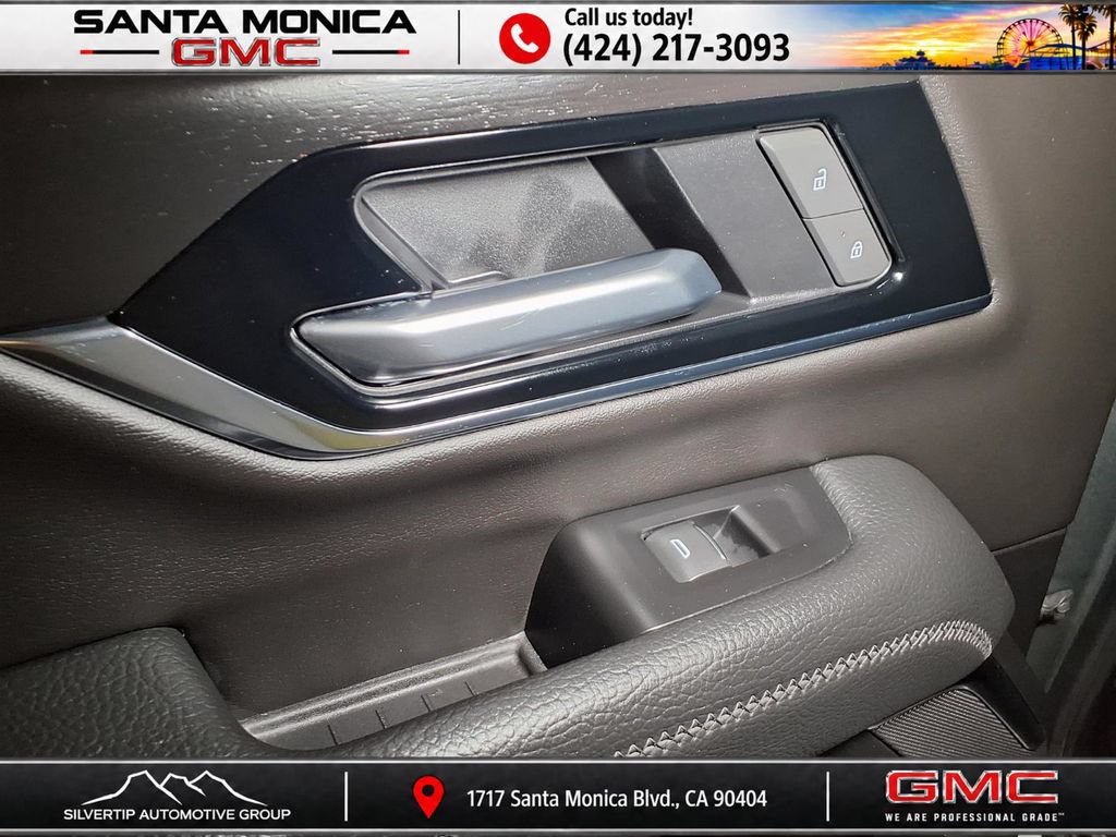 Used 2025 GMC Yukon Denali AWD/4WD image 18