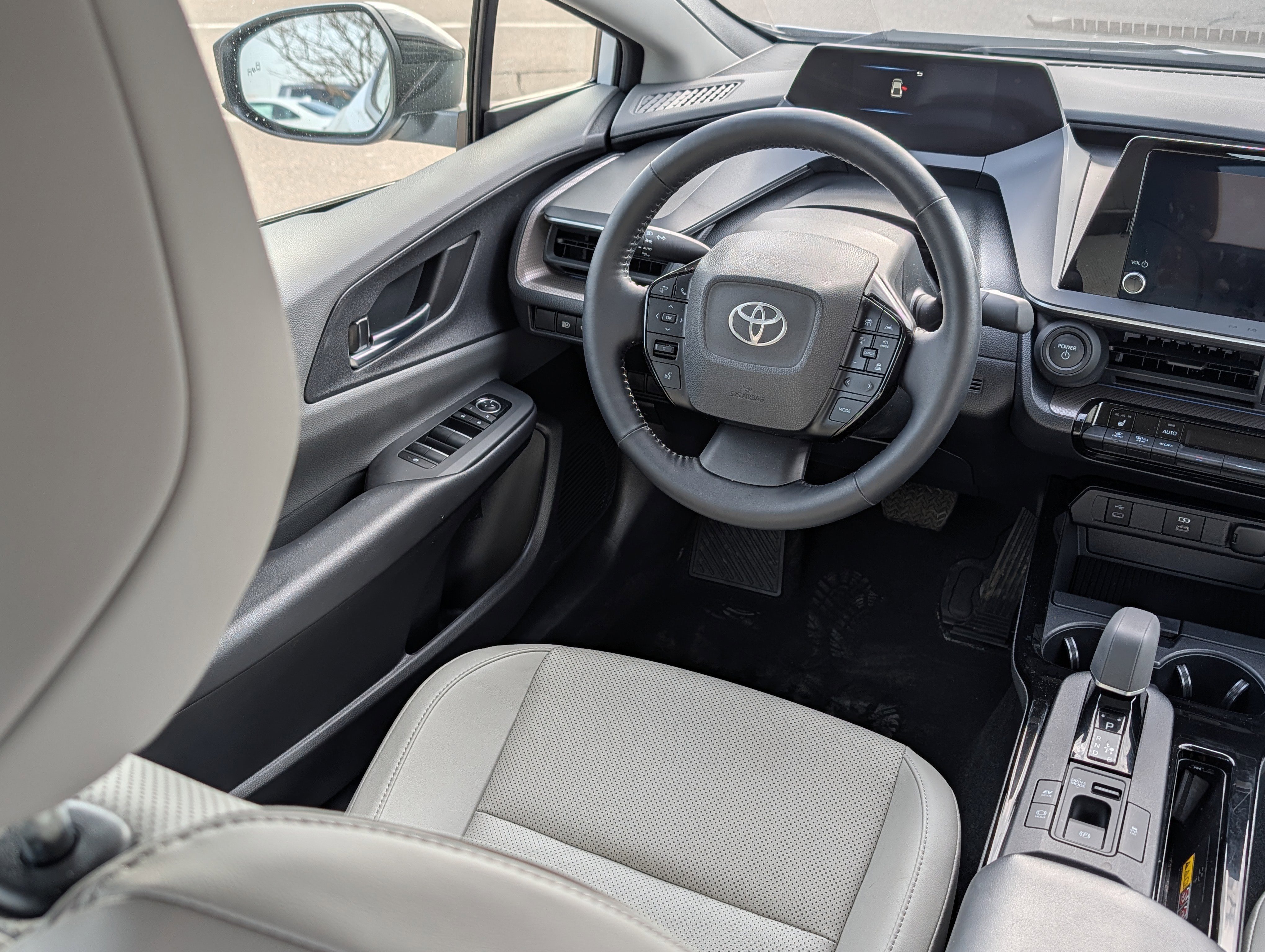 Used 2024 Toyota Prius XLE image 9