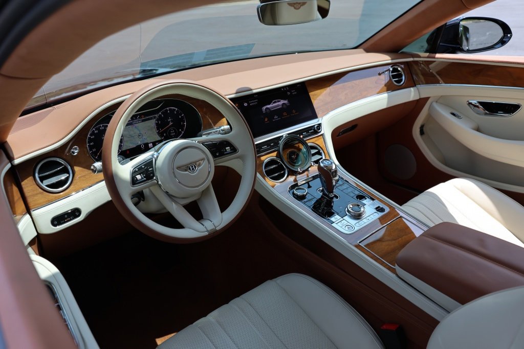 Used 2024 Bentley Continental GT image 4