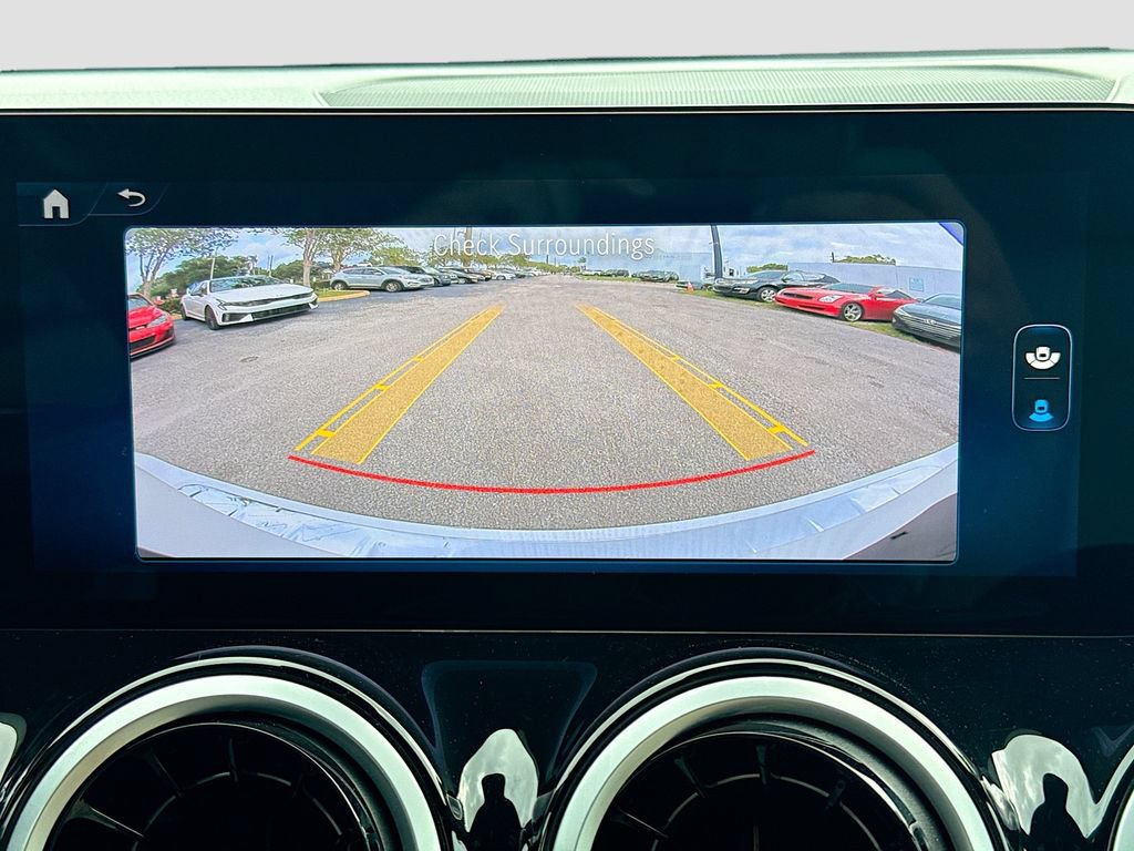 Used 2025 Mercedes-Benz GLB 250 4MATIC image 14