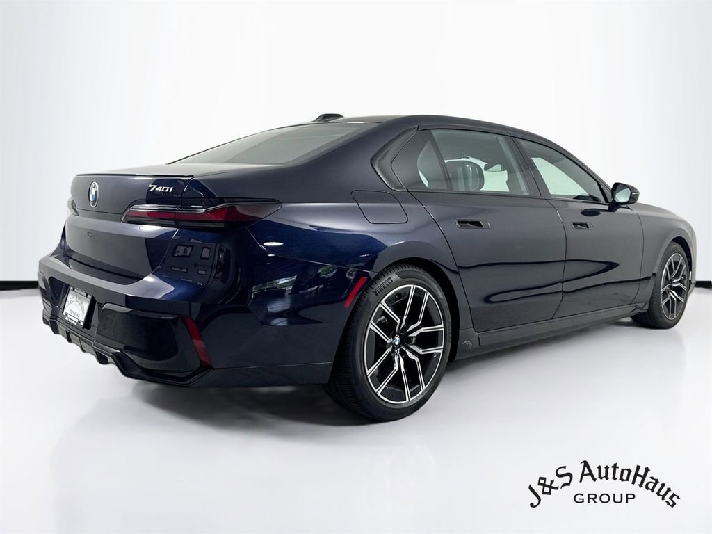 Used 2023 BMW 740i RWD image 7